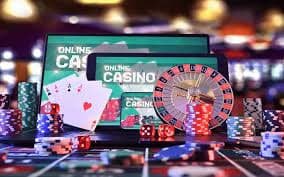 Philippines player spinning slot games on mobile phone in Quezon City